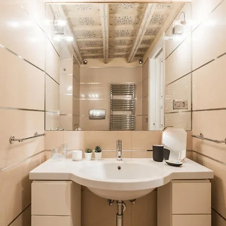 Апартаменты The Rent - Spacious Two-bedroom In Old Town *
