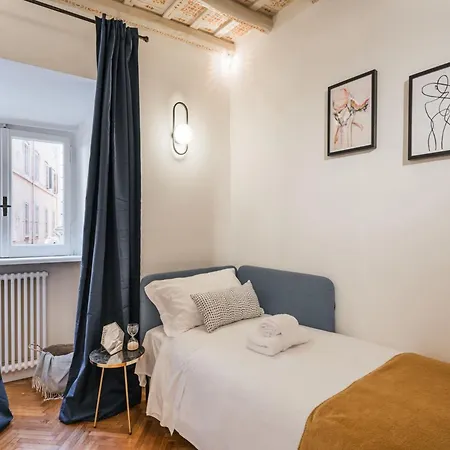 The Rent - Spacious Two-bedroom In Old Town Апартаменты Рим