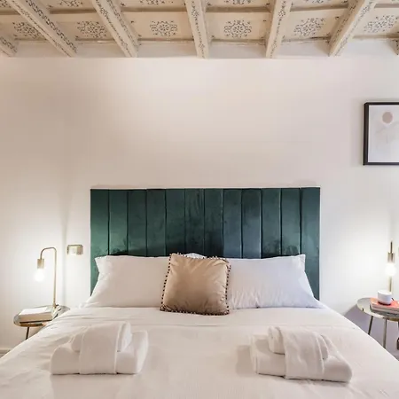 Апартаменты The Rent - Spacious Two-bedroom In Old Town *