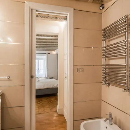 The Rent - Spacious Two-bedroom In Old Town Апартаменты *