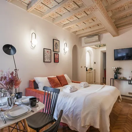 The Rent - Spacious Two-bedroom In Old Town
