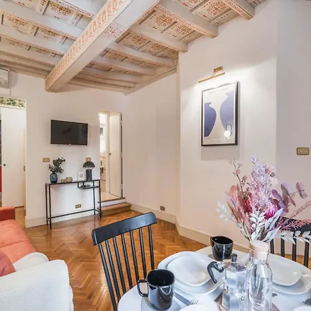 The Rent - Spacious Two-bedroom In Old Town Апартаменты Рим
